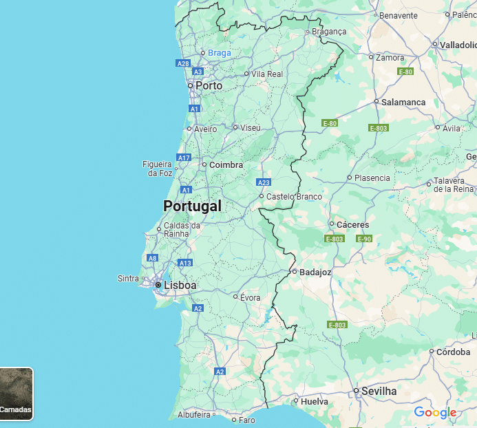 Mapa de Portugal destacando as principais cidades, incluindo Lisboa, Porto e Coimbra. Países próximos e corpos d
