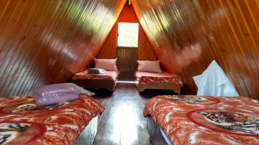 quarto do chalé do Condomínio Sol Mar e Cia em Boiçucanga