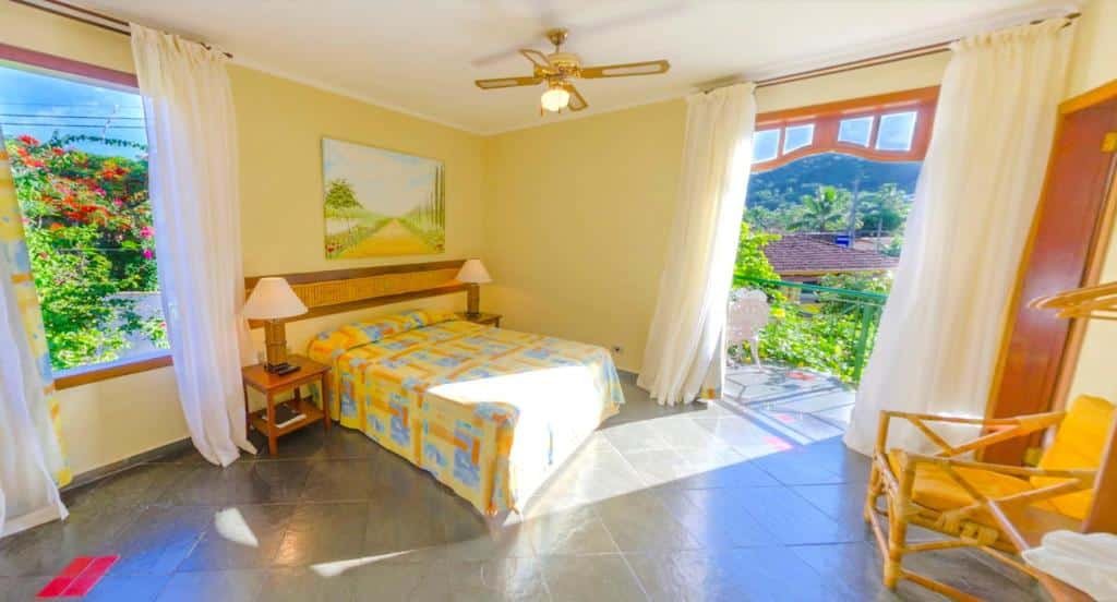 Quarto amplo na Pousada Ponta do Pequeah, em Ilhabela