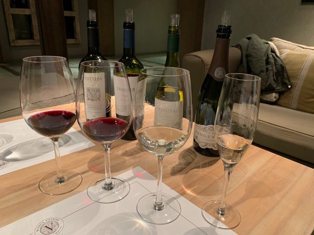 Taças de vinho da degustação da vinícola Vistalba. Foto: Bruno Tavares