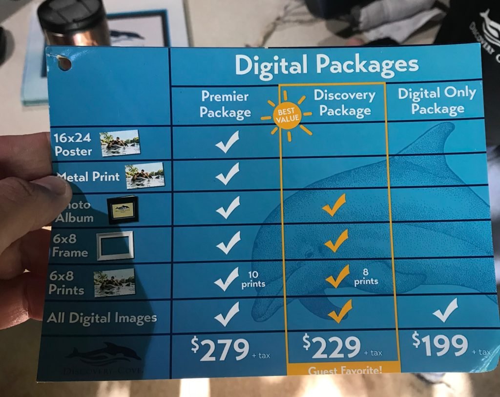Foto de tabela de preços de pacotes de fotos digitais do Discovery Cove, parque de Orlando