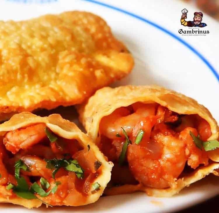 pasteizinhos de camarão no gambrinus em porto alegre