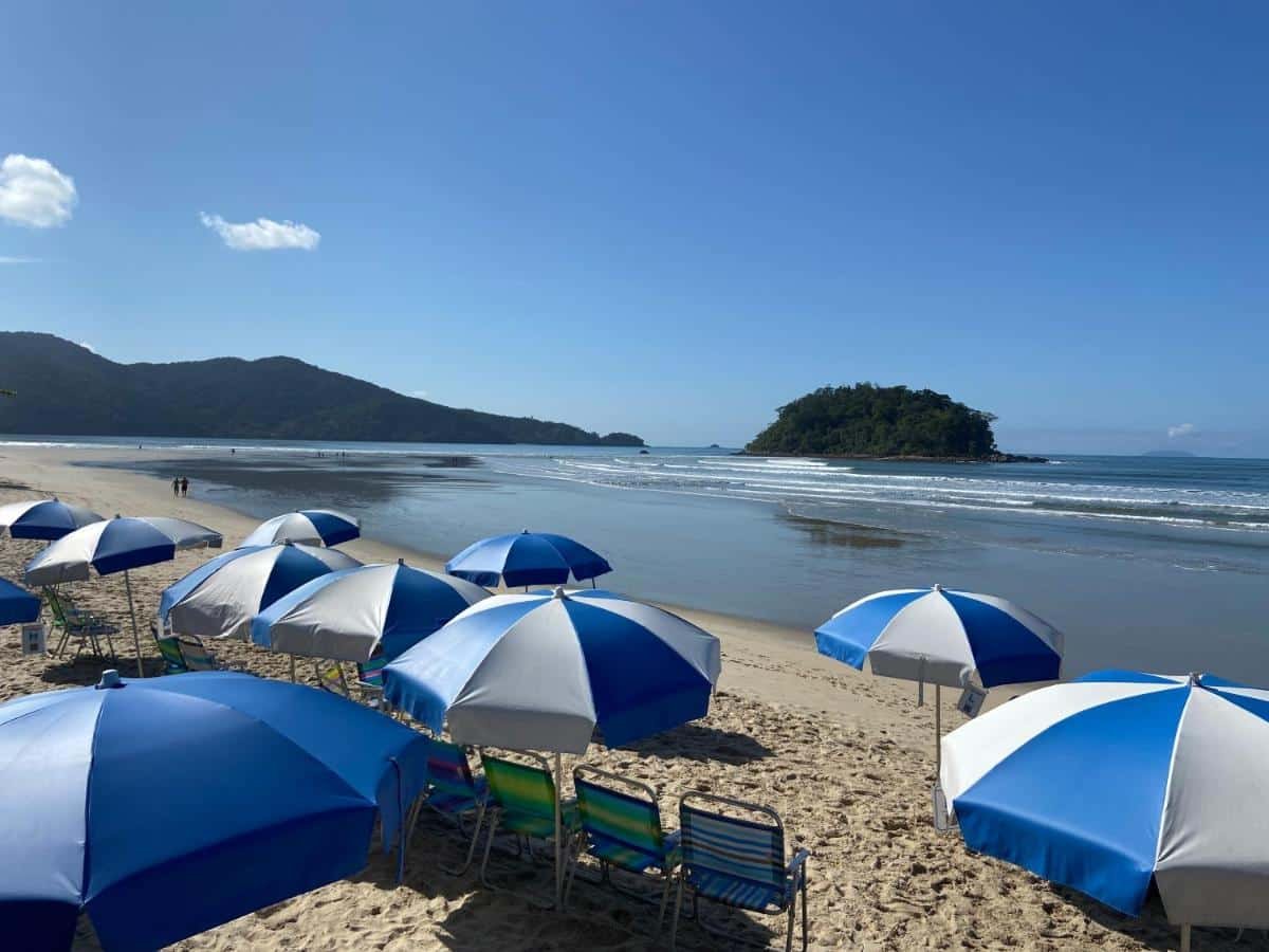 Praia em frente à Pousada Kaliman, uma das pousadas em Ubatuba