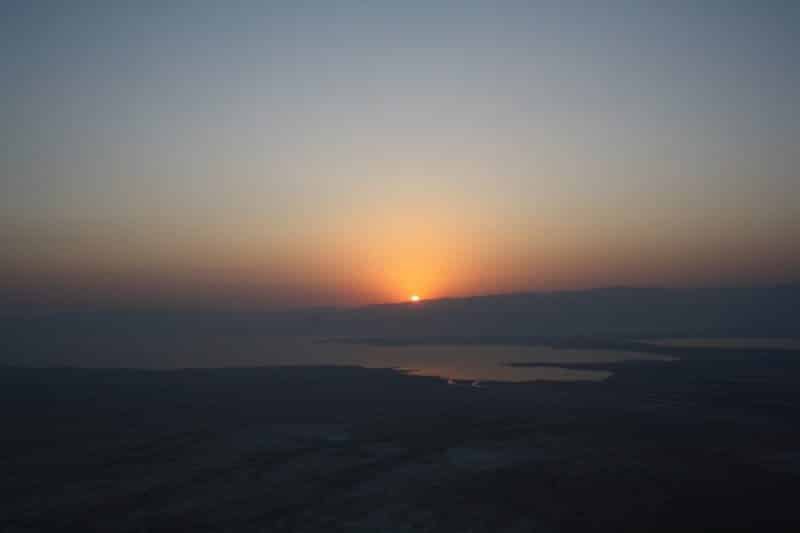 Nascer do sol em Massada, representando o que fazer em Israel.