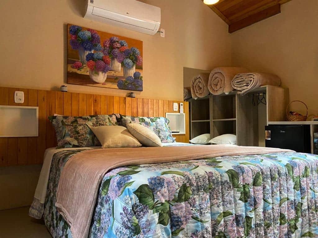 Foto do interior do Pousada Maibe Amanhecer na Serra representando o post de chalés em Gramado.