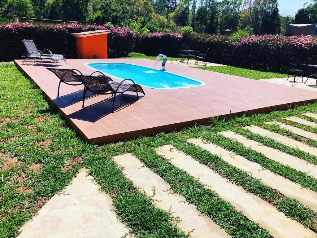 Piscina e jardins da Pousada Vale dos Sonhos, em Cunha
