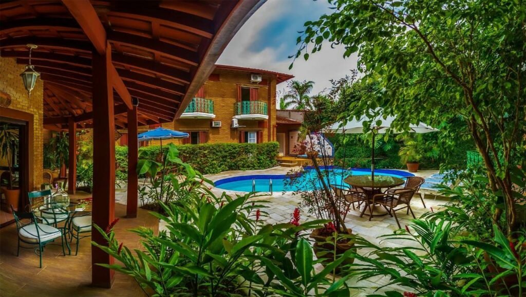 Piscina da Pousada Villa di Rimini, em Itaguá, Ubatuba