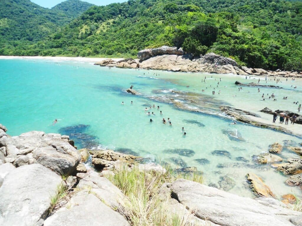 Praia do Meio, em Trindade.