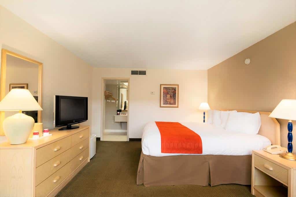 Quarto do Ramada by Wyndham Kissimmee Gateway - Dicas de hotéis baratos em Orlando 