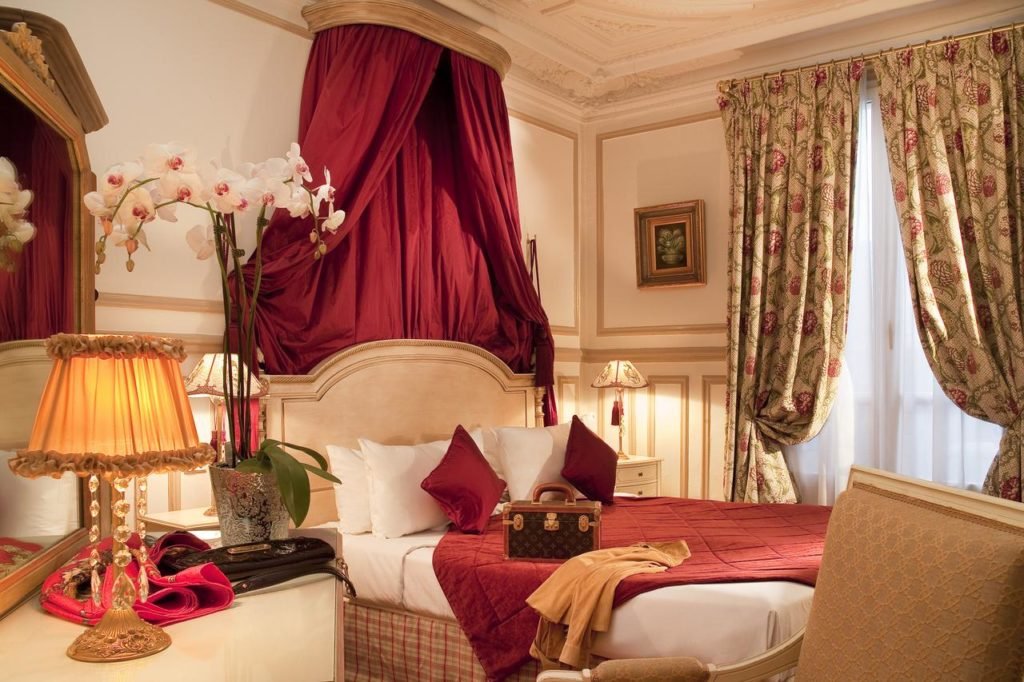 O quarto chiquérrimo do Residence Henri IV, um dos hotéis onde ficar em Paris