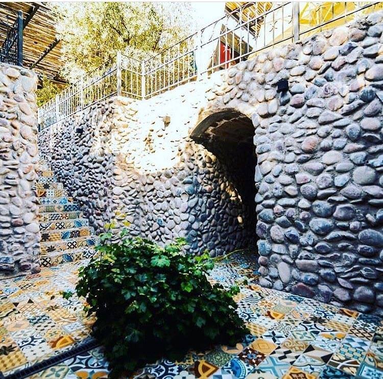 A escada decorada com azulejos na saído da ˜Purgatório" Vinicola Mendoza