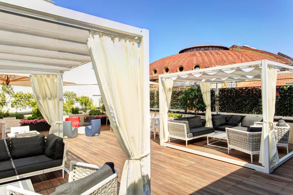 terraço do iQ Hotel Roma uma das opões de hotéis em Roma