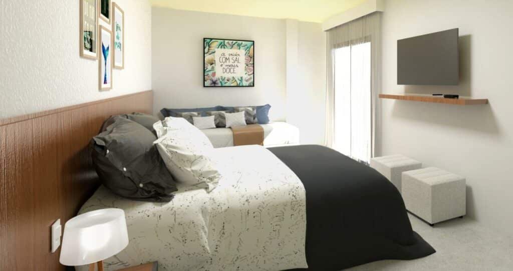Quarto com cama de casal, sofá cama, TV e puffs, além de quadros na parede, na Trakai Suites