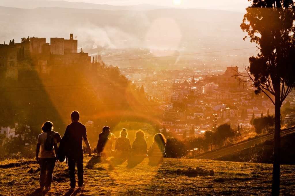 cidade de granada ao por do sol na espanha